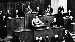 Billeder og lyd om året 1933. 23 Marz 1933 Reichstag Verabschiedet Ermachtigungsgesetz Stichtag Stichtag Wdr