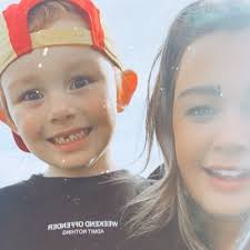 Danielle Woodward (@Daniell12307667)