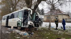 Jun 16, 2021 · borzalmas buszbaleset! Fanak Hajtott Egy Busz Lorinciben Kep