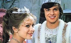 Narozeninách zemřela nejmilovanější z českých filmových princezen libuše šafránková. Ceska Popelka Uz 30 Let Boduje V Norsku Pro Mnohe Tim Zacinaji Svatky Idnes Cz