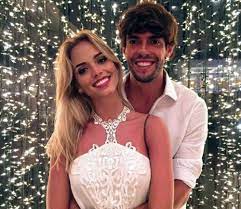 Ricky kaka ricardo kaka with his family ricardo kaka and wife carolina. Kaka Confirms He Is Dating Stunning Brazilian Model Carolina Dias After Divorcing Childhood Sweetheart In 2015