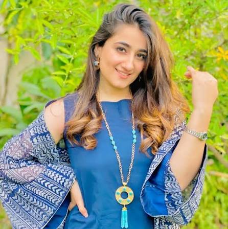 Nimra Mehra: Photo Gallery of the Pakistani Singer Known for Emotive Songs | Show Biz | Green Citiezn Media