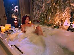Newly Single Ariel Winter Shares Naked Bathtub Photo