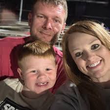 Keto slip-up: eating pizza at a buffet with dad