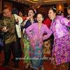 Pakaian baba dan nyonya generasi nyonya (perempuan) yang terdahulu sehingga kini masih memakai pakaian kebaya dan kain sarung seperti masyarakat melayu yang dikenali sebagai kebaya nyonya merupakan pakaian tradisional nenek moyang mereka. 1