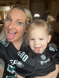 MEET THE EAGLES' LIVE MASCOT: The Elmwood Park Zoo is home to the  Philadelphia Eagles' official live mascots, Noah and Reggie. FOX 29 has the  inside 'swoop'