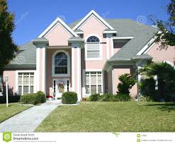 We named this tropical, unique and green house stacking green because its façades filled with vigorous and vital greenery. Pink Gabled House Green Roof House House Pink Houses