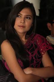 Demi Kado Natal, Olivia Jansen Rela Hadapi Banjir Jakarta