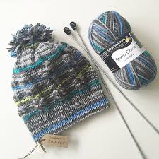 2 862 Likes 54 Comments Zumrut Zumruet On Instagram Minik Bir Prenses Icin Keyifle Ordugum Bere Eldiven Takimi Hediye Knitted Hats Knitting Hats