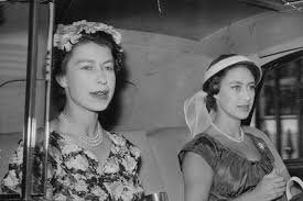 The queen's younger sister princess margaret was famously charismatic and full of life. Queen Elizabeth And Princess Margaret Had A Bone Of Contention Between Them Here S What It Was Masala Com