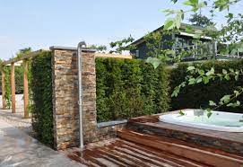 whirlpool en buitendouche elzen zwembaden bv jacuzzi buiten tuin zwembad achtertuin