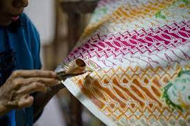 Batik tulis c.batik lukis.d batik cetak sablon. 5 Jenis Batik Berdasarkan Cara Pembuatanya Batikunik Com