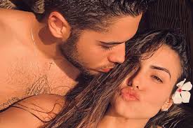 A namorada de zé felipe deixou as mechas mais loiras, fez o ombré hair e virginia fonseca é a nova namorada do cantor zé felipe. Isabella Arantes Namorada De Ze Felipe Surpreende Com Visual E Cantor Vai Ao Delirio