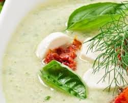 Recette De Soupe Froide De Concombre Aux Tomates Sechees Basilic Et Mozzarella Recette Soupe Froide Concombre Recettes De Cuisine Concombre