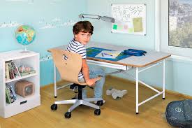 Die reduzierte konstruktion des gestells stellt ein optimum zwischen materialeinsatz und standfestigkeit dar. Schreibtisch Kinto 120120cm X 68cm Hohenverstellbar Inkl Schublade Kinderzimmer 24 De