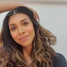 I had a new look this week shooting for a Con Air product. This is my first  time seeing my hair straight since I got my balayge 🤩 What do you guys  think?, ., ., ., ., ., #bts #hairmodel ...