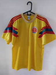 Guardiola terminó haciendo lo mismo que la selección colombia de 1990 todo un país festejó a la par de freddy rincón un 19 de junio de 1990. Camiseta Seleccion Colombia 1990 De Esa Epoca Mercado Libre