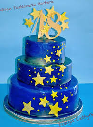 Statuetta torta di compleanno maschio 18 anni. Pin Su Cake