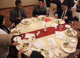 1.pastikan untuk sahur dengan makanan bernutrisi Table Manner Pengertian Etika Tata Cara Peralatan Sendok Garpu Dll Salamadian