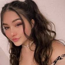 Maria Tlatelpa's Instagram, Twitter & Facebook