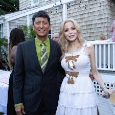 Dan Nainan @comediandan & Julianne Michelle @iamjuliannemichelle at the  Mommy's Heart Summer Soirée @mommysheartfoundation #mommysheartfoundation  #mommysheart #hamptons 📷 marcojsagliocco