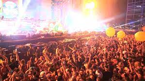 # dj# dj gif# edm# edm gif# edm scene# festival# festival gif# festival of colors# festival of colours# miami# music festival# party# party gif# rave# rave gif#the edm scene Rave Party Gifs Wifflegif