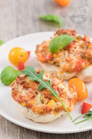 Vegetarische Pizzabrotchen Aufstrich Backen Macht Glucklich Rezept Pizzabrotchen Rezepte Lecker Schmecker Rezepte