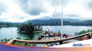 Juga panas bumi, minyak dan gas, serta industri petrokimia menjadi andalan jawa barat. Akhir Pekan Di Ciwidey Jangan Lupa Makan Enak Di 5 Restoran Keren Ini