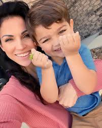 Chelsea Hebert's Instagram, Twitter & Facebook