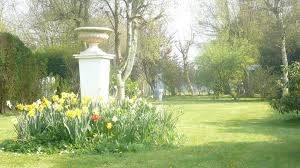 Le jardin d'alice a enfin trouvé refuge après des mois d'attentes, de négo … et a signé une nouvelle convention d'occupation précaire avec paris habitat le 1er avril. Chambres D Hotes Le Jardin D Alice Le Tilleul 8 9 10 Updated 2021 Prices