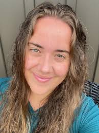 Naomi Stoltzfus's Instagram, Twitter & Facebook