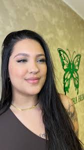 A Bianca era o tipo de amiga, que não confiava em ninguém para fazer nem os  cílios e nem as sobrancelhas dela, por conta de traumas com outras  profissionais, e depois de um bom tempo, ela finalmente ...