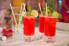 Mint Raspberries And Lime Make This Drink Deliciously Refreshing During The Hot Summer Months Raspberry Mojito Joy Bauer Mojito