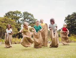 15 Best Family Reunion Indoor And Outdoor Games Better Homes Gardens