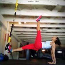 Trx Single Leg Suspended Bridge Facing Anchor One Foot In Foot Cradle On Forearms Wrists Lift Hips To Find Balance Free Leg Comes To Side Fir Oefeningen Trx