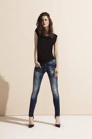Mavi Nin Ikonik Jean Modeli Dusuk Belli Super Skinny Serena Vucuda Mukemmel Oturan Kalibiyla Tam Da Incecik Skinny Sikligini Arayanlara Skinny Trendler Jean
