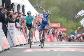 Get updates on the latest flèche wallonne action and find articles, videos, commentary and analysis in one place. Julian Alaphilippe Tient Son Rang Et Remporte A Nouveau La Fleche Wallonne L Equipe