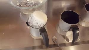 Ütünün içine 1 çay bardağı su ekledikten sonra 1 yemek kaşığı kadar ya. 5 Dakikada Cezve En Kolay Nasil Temizlenir By Cleanmix Kazan