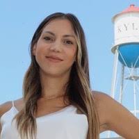 Ashlee Bradshaw's Instagram, Twitter & Facebook