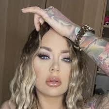 Eve Shannon's Instagram, Twitter & Facebook