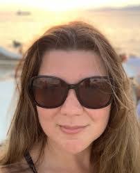 Elizabeth Bingle's Instagram, Twitter & Facebook