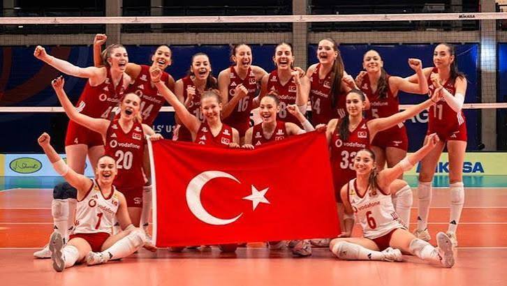 U17 Dünya Şampiyonası'nda Çeyrek Final Coşkusu: Gençlerimiz Ne Anlatıyor?