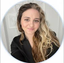 What restaurants in San Angelo have a full bar and a fun atmosphere?