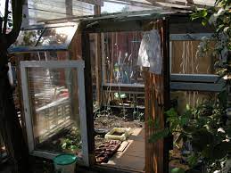 Gewächshäuser aus alten materialien, wie fenster und türen erfreuen sich bei vielen gartenbesitzern großer beliebtheit. Gewachshaus Selber Bauen Kleigafo Alles Fur Den Gartenfreund