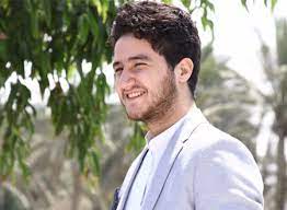 كانت أول مشاركاته الفنية بعمر 10 سنوات في مسلسل أحلامنا الحلوة مع فاروق الفيشاوي ونرمين الفقي ومن إخراج علي عبد الخالق عام 2005. Ø£Ø­Ù…Ø¯ Ù…Ø§Ù„Ùƒ ÙŠØ­ØªÙÙ„ Ø¨Ø¹ÙŠØ¯ Ù…ÙŠÙ„Ø§Ø¯Ù‡ Ù…Ø¹ Ø£Ø´Ù‚Ø§Ø¦Ù‡ Ø´Ø§Ù‡Ø¯