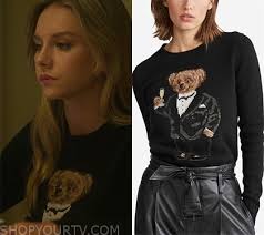 Subito a casa e in tutta sicurezza con ebay! Elite Season 3 Episode 5 Carla S Bear Sweater Shop Your Tv Looks Roupas Ideias De Fotos