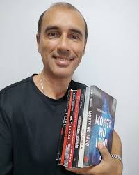 Livros autografados em promoção 📚✍🏼 Envie uma mensagem agora mesmo. Se  preferir adquira no link aqui na bio, na Amazon ou PagSeguro . . . . . . .  . . #books #sergiofagoso #autornacional #suspense #livros