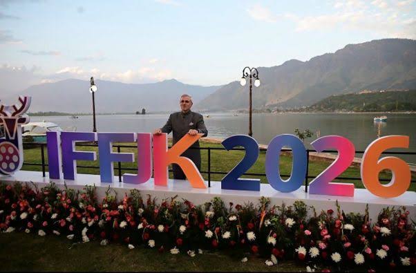 Dal Lake becomes open-air theatre as IFFJK brings classic cinema to Kashmir  &ndash; The Kashmir Horizon