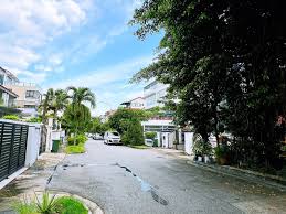 East View Garden Semi-Detached House For Sale, $5,200,000, 4 Bed 3 Bath  3,000 sqft $1,364.00 psf