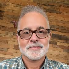 How does wattage compare between diode and CO2 laser engraving machines?